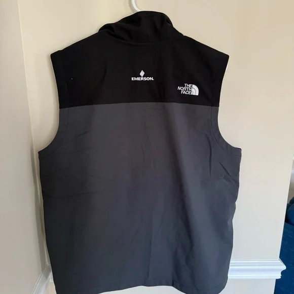 *Branded* Men’s The North Face Castle Rock Black and Gray Soft Shell Vest Size L - Picture 6 of 9